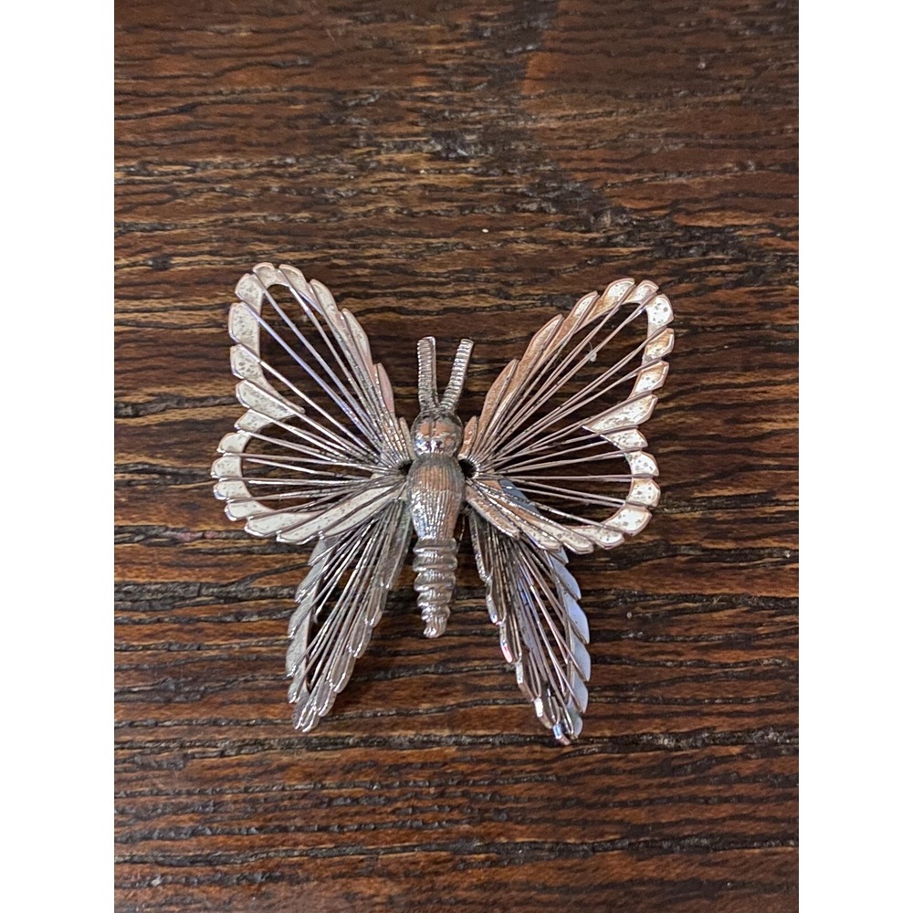 VNTG Signed Monet 3D Silver Tone Wire Wrap Butterfly Pin Brooch Collectors Item